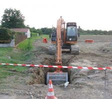 Premier coup de pelle &agrave; l'entr&eacute;e du lotissement