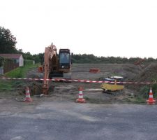 Vue de l'entr&eacute;e du lotissement depuis la route