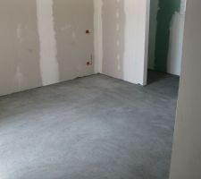 Et voilà, la chape est prête à recevoir le carrelage !!