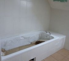 Salle de bain du 1er &eacute;tage