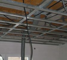 Structure du faux plafond du RDC est en place