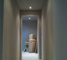 Couloir desservant chambres et SDB