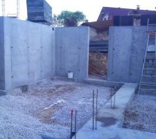 Porte vers la cave dans le vide sanitaire sous terrasse