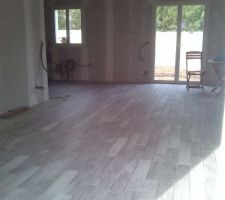Carrelage SàM et salon presque terminé