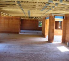 Une petite vue de l'intérieur avant les cloisons!