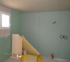 Chambre du bas qui &eacute;tait un garage sur les plans de base de la maison