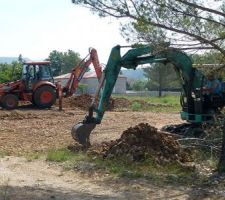 Creusement des tranch&eacute;es des fondations