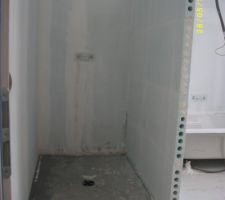 Cloison de la douche italienne