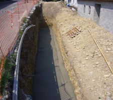 Mur de soutènement coté route.
ciment de propreté.
