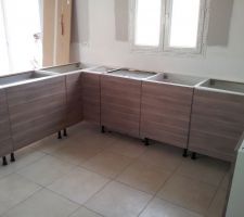 Reste &agrave; r&eacute;gler les portes et a prendre les mesures pour le future plan de travail