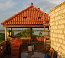Case sur la terrasse de la maison de la somone