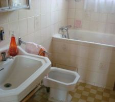 à l'achat : salle de bain rdc