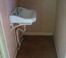 à l'achat : pièce lavabo étage