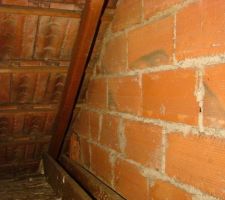 Mur séparateur dans le grenier