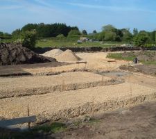 Fondation de la maison coul&eacute;e   remblais pour dalle sur terre plein.