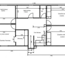 Etage mis à jour avec repositionnement de l'escalier. Dernier sujet de discussion avec le constructeur sans doute : le conduit de cheminée