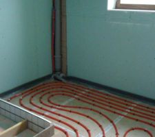 Comme on a fait saut&eacute; la chape, on a fait egalement la reservation pour la douche italienne