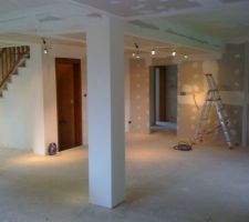 Chape coul&eacute;e, plafond termin&eacute;s