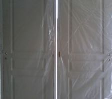 Les portes de la chambre et des toilettes