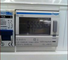 Photo du compteur individuel de la chaudière électrique élféo avec un chiffre de 5995,9 kw/h de consommation pour la saison 2011/2012