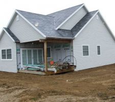 Evacuations des eaux de pluie et etalage des terres etc..... parce que le macon n'est jamais venu grrr.......