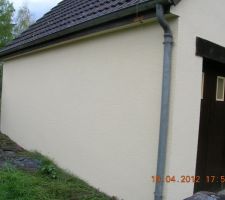 Ravalement du garage ext&eacute;rieur existant au couleur de la construction (ton pierre)