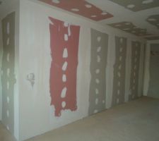 Salon, avec l'emplacement du poele devant la plaque rouge