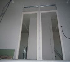 L'entrée de deux chambres à l'étage