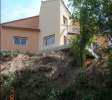 Préparation du talus pour le mur de soutènement