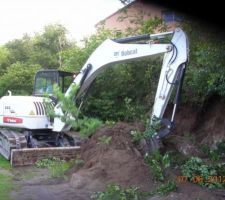 Préparation du talus pour le mur de soutènement