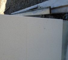 Projection de ciment sur le crépis
