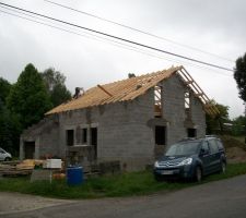 Ca y est, la charpente est arrivée!