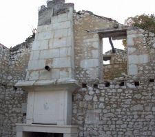 Haut de la chemin&eacute;e dans la cuisine