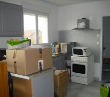 Autre vue de la cuisine... et de mes cartons