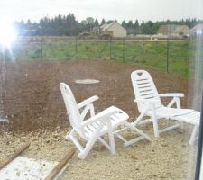 Vue du jardin, les deux belles dames blanches nous attendent