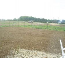 Autre vue du jardin, on attend le gazon