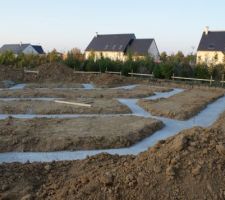 Rendez-vous technique avec le constructeur le 20 septembre 2011.
Début des travaux de terrassement semaine 42 et fin des fondation le 24 oct 2012.
Jusqu'à maintenant pas de problème.