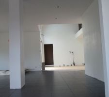 Entr&eacute;e , avec vue sur  le salon et plus loin notre chambre