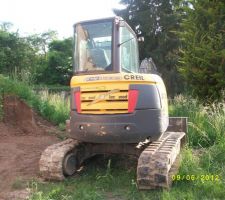 Pelleteuse prête pour demain  pour les travaux d'assainissement.
