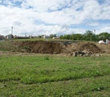 Le terrain livr&eacute; ! Eh oui, des travaux de reprises fait par le lotisseur (ce dernier n'&eacute;tait m&ecirc;me pas au courant avant que nous l'appelions pour savoir ce qui se passait)