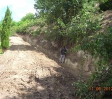 Ouverture d'une tranchée avant de coulée la semelle de béton