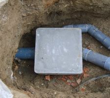 Refus de l'architecte de s&eacute;parer les eaux us&eacute;es et eaux pluviales malgr&eacute; notre insistance ( certificat de conformit&eacute; refus&eacute; par la Mairie)