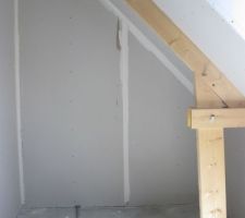 Emplacement pour placard/penderie dans une des chambres