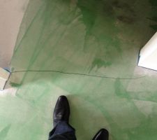 Fissure dans la chape avant pose du carrelage