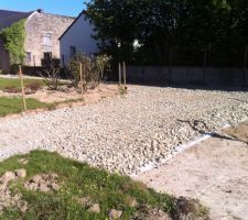 Acc&egrave;s au chantier termin&eacute;, les toupies vont pouvoir y venir d&eacute;poser le b&eacute;ton pour la future dalle.