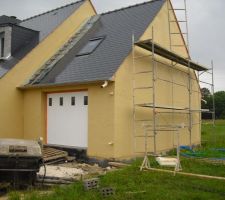 1&egrave;re impression:&ccedil;a fait jaune ms on ns a dit que &ccedil;a allait &eacute;claircir.en m&ecirc;me tps ns sommes contents car nos huisseries blanches ressortent nien.