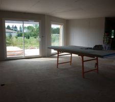 Salon-salle &agrave; manger depuis la cuisine