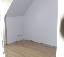 Le parquet est posé dans la chambre N°3...