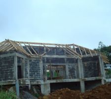 A gauche, la chbre 1. Pbme terrassement mal mis en oeuvre. Pr&eacute;vision de remblai ??????