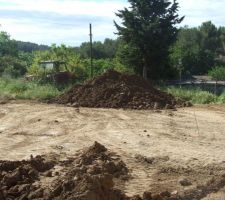 La terre commence à s'accumuler